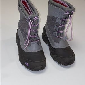 Girl the north face winter boot size 4